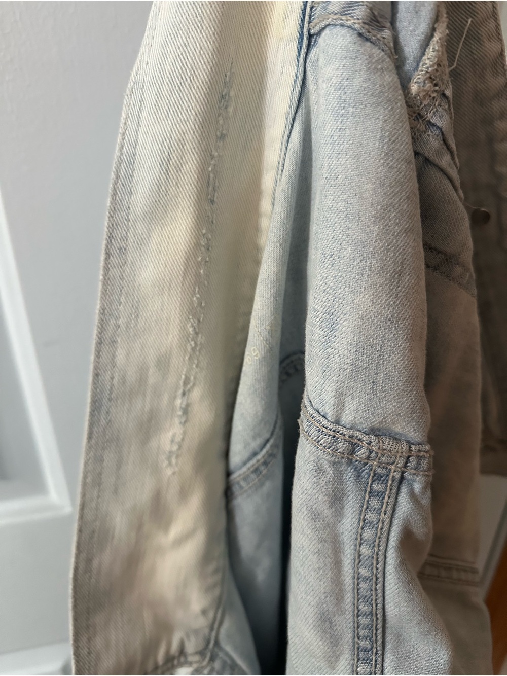 Gap Light Wash Faded Distressed Denim Jacket - Women XL - Picture 9 of 13